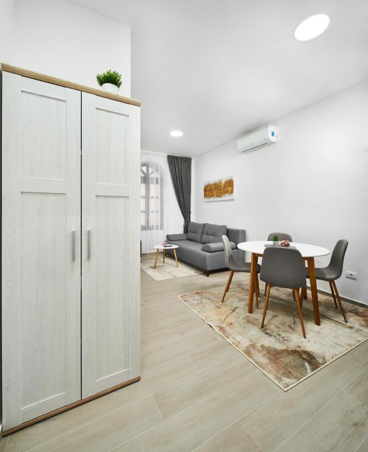 Cardo Apartments Porec Bagian luar foto