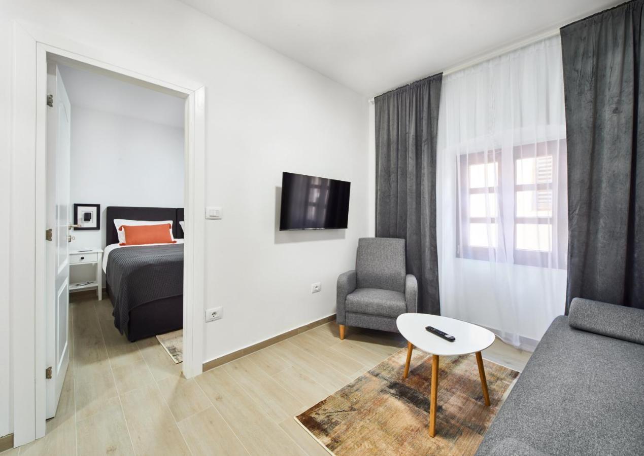 Cardo Apartments Porec Bagian luar foto