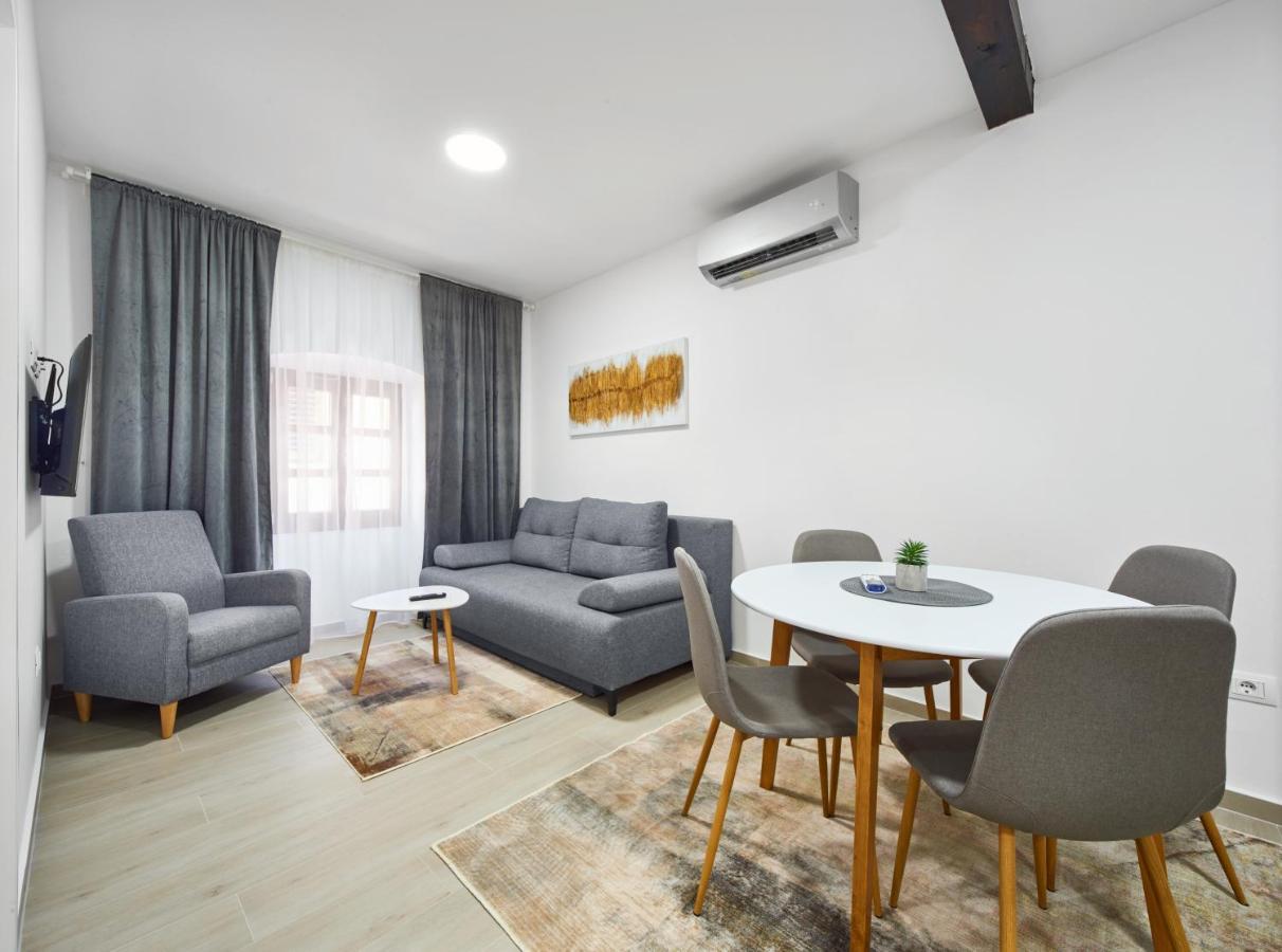 Cardo Apartments Porec Bagian luar foto